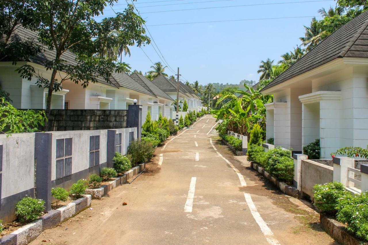 Magic Land Resorts Athirapally Irinjalakuda ภายนอก รูปภาพ